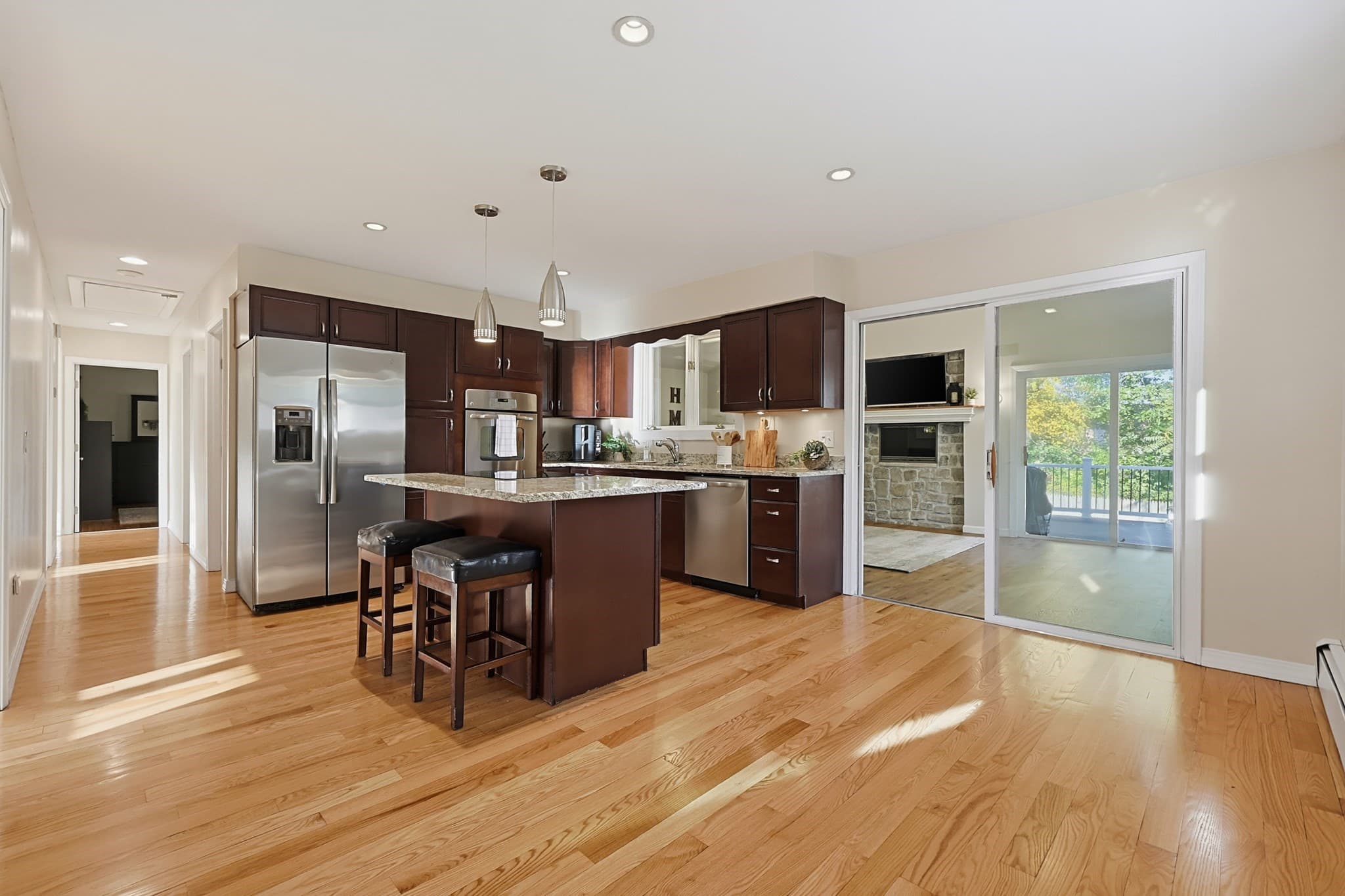 Single Family Residence at 35 Macarthur Dr, Millbury MA 01527, photo 9 of 31