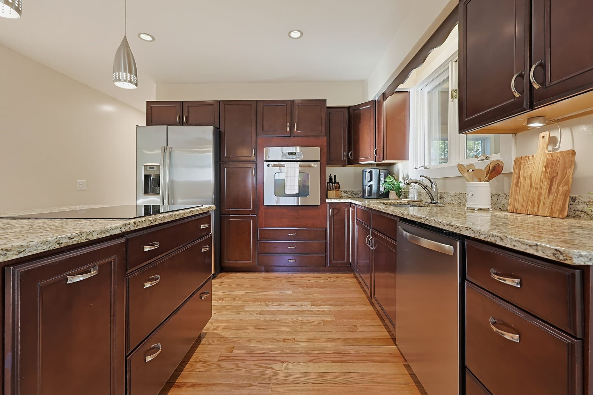 Single Family Residence at 35 Macarthur Dr, Millbury MA 01527, photo 10 of 31