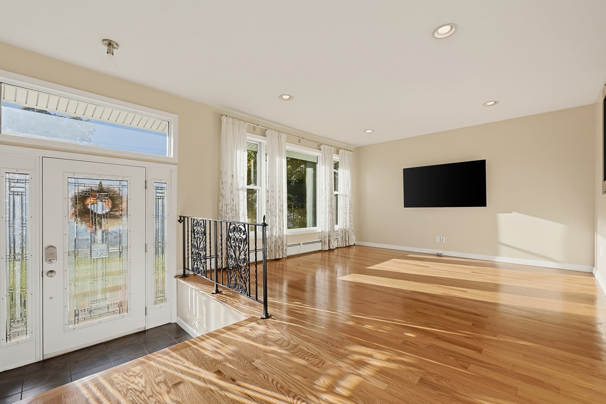 Single Family Residence at 35 Macarthur Dr, Millbury MA 01527, photo 15 of 31