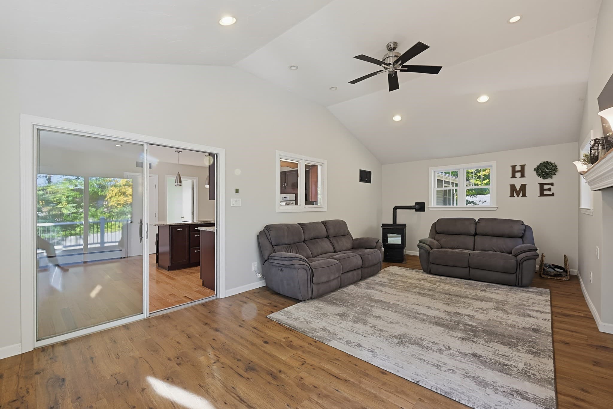Single Family Residence at 35 Macarthur Dr, Millbury MA 01527, photo 8 of 31