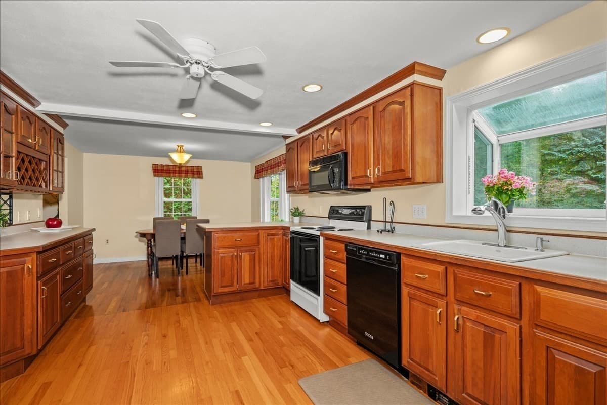 Single Family Residence at 18 Fairview Drive, Southborough MA 01772, photo 7 of 38