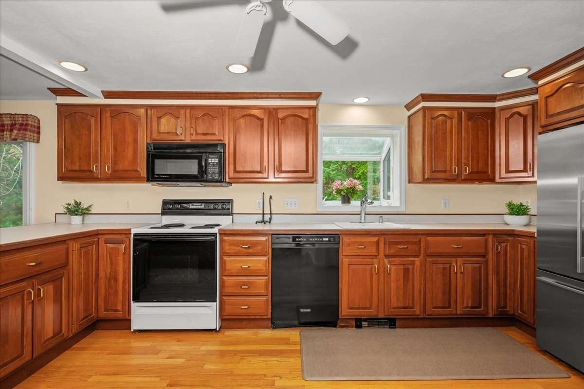 Single Family Residence at 18 Fairview Drive, Southborough MA 01772, photo 9 of 38