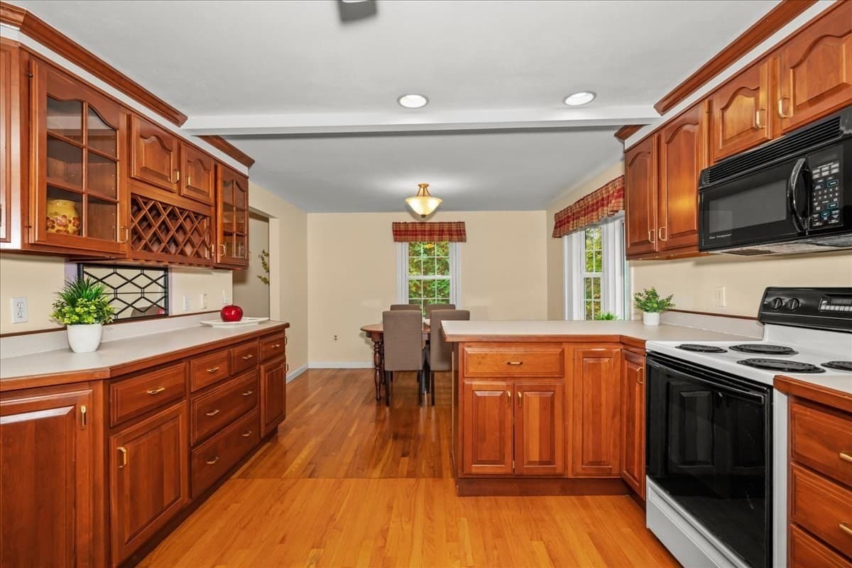 Single Family Residence at 18 Fairview Drive, Southborough MA 01772, photo 8 of 38
