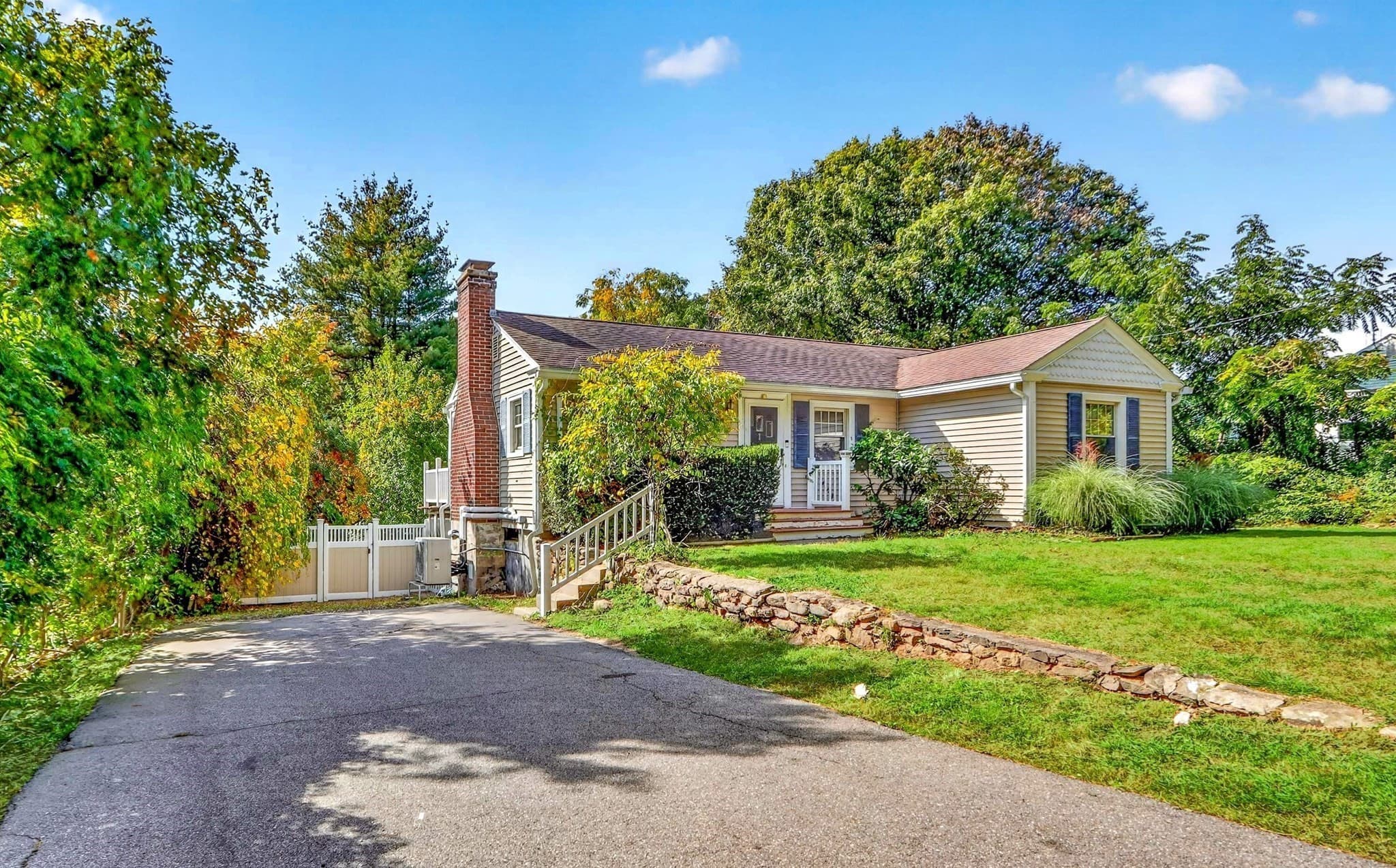 Single Family Residence at 32 Winter St, Marlborough MA 01752, photo 2 of 29