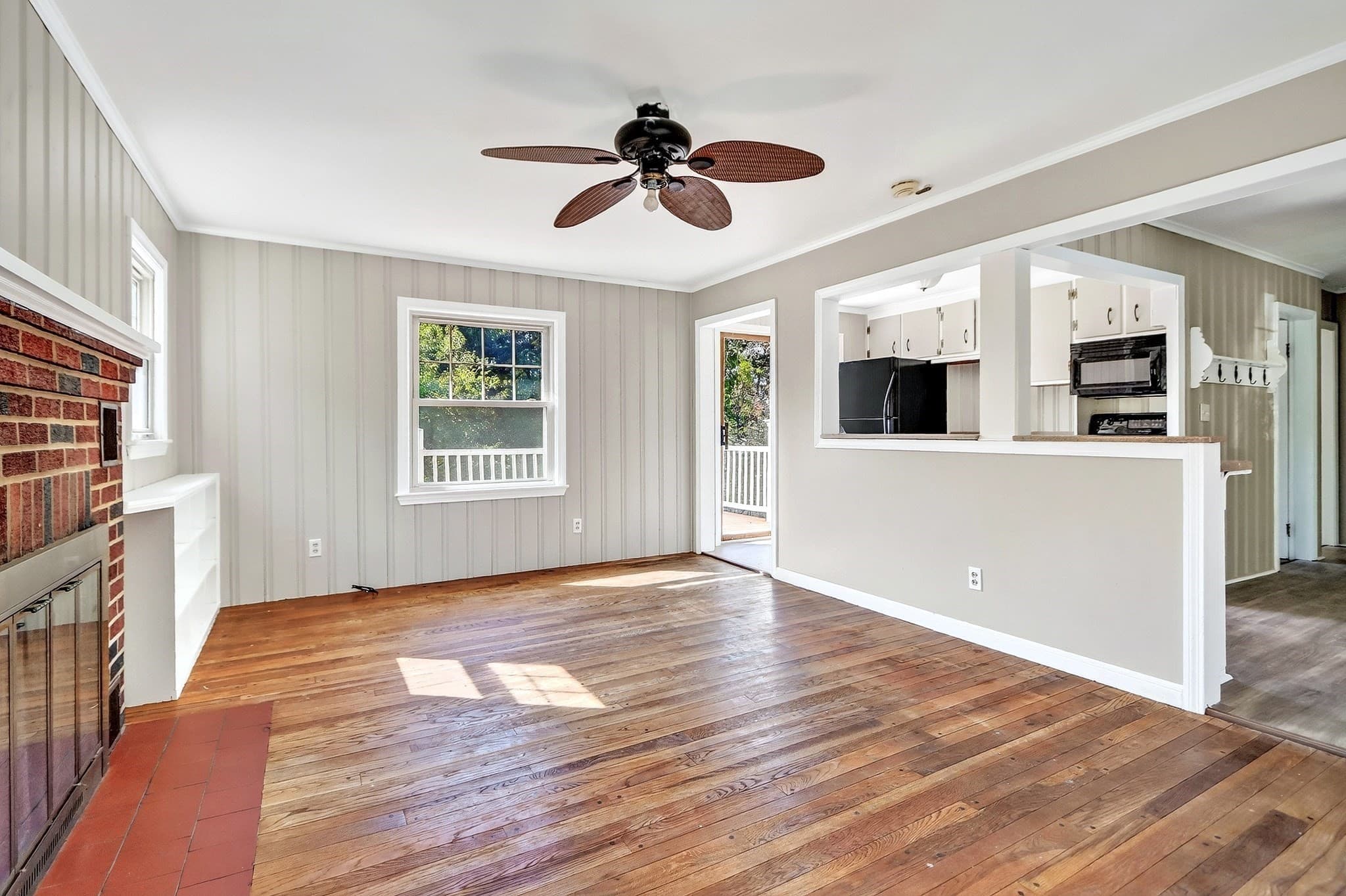 Single Family Residence at 32 Winter St, Marlborough MA 01752, photo 5 of 29