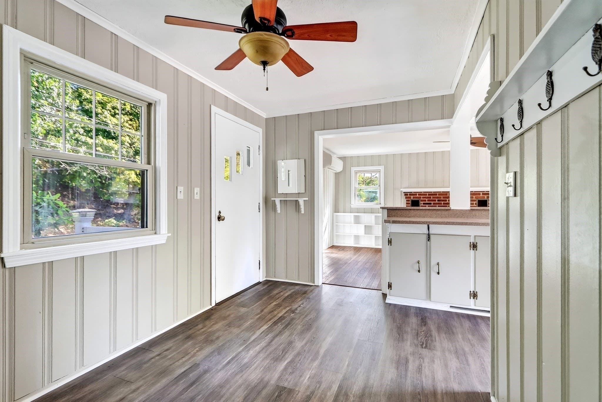 Single Family Residence at 32 Winter St, Marlborough MA 01752, photo 9 of 29