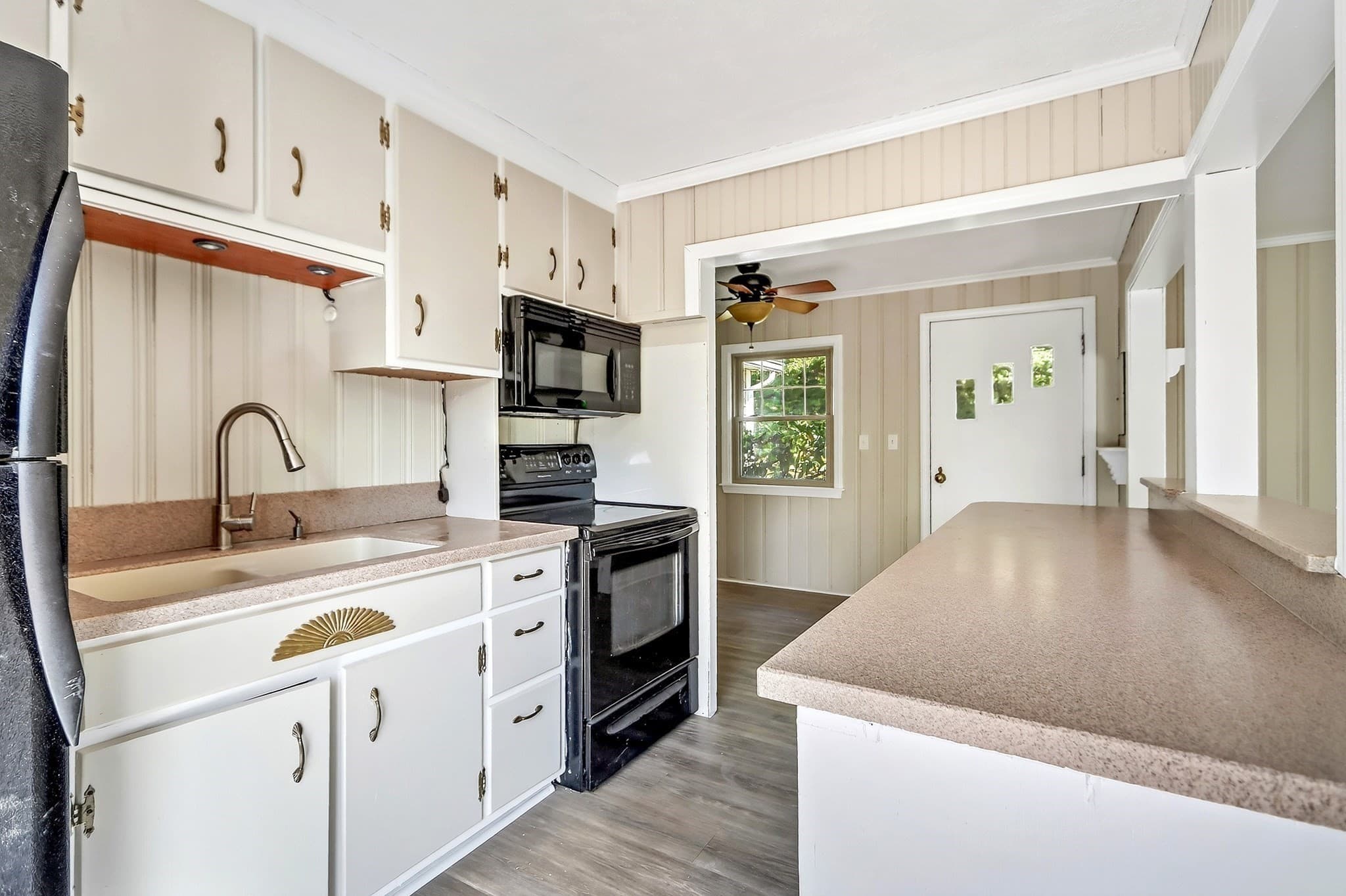 Single Family Residence at 32 Winter St, Marlborough MA 01752, photo 8 of 29
