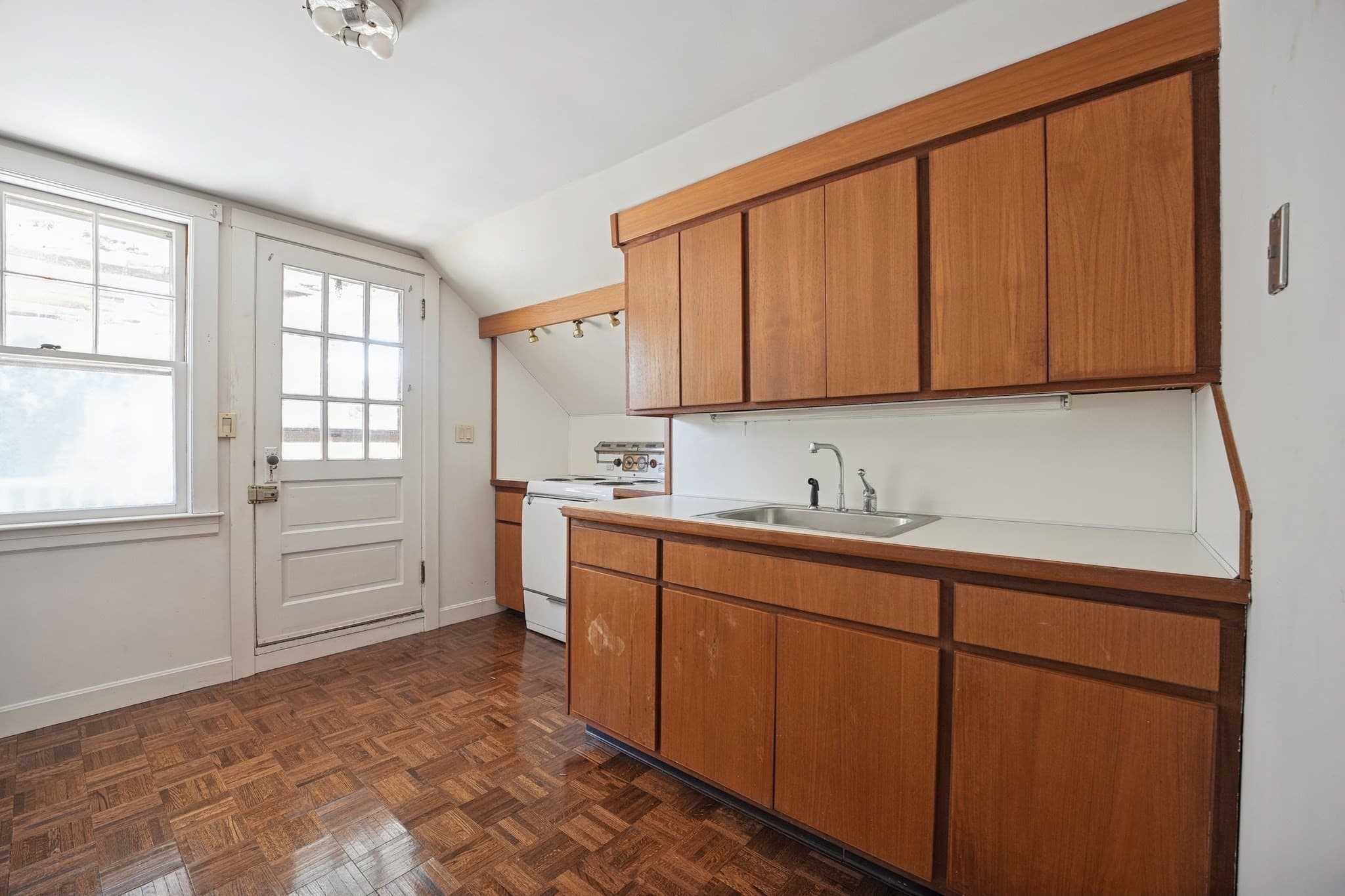 Single Family Residence at 139 Union St, Weymouth MA 02190, photo 16 of 36