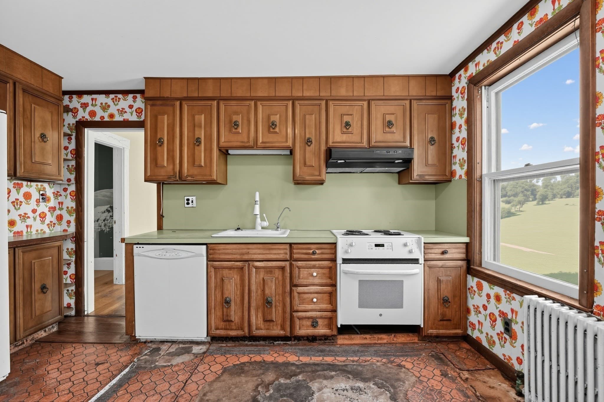 Single Family Residence at 139 Union St, Weymouth MA 02190, photo 14 of 36