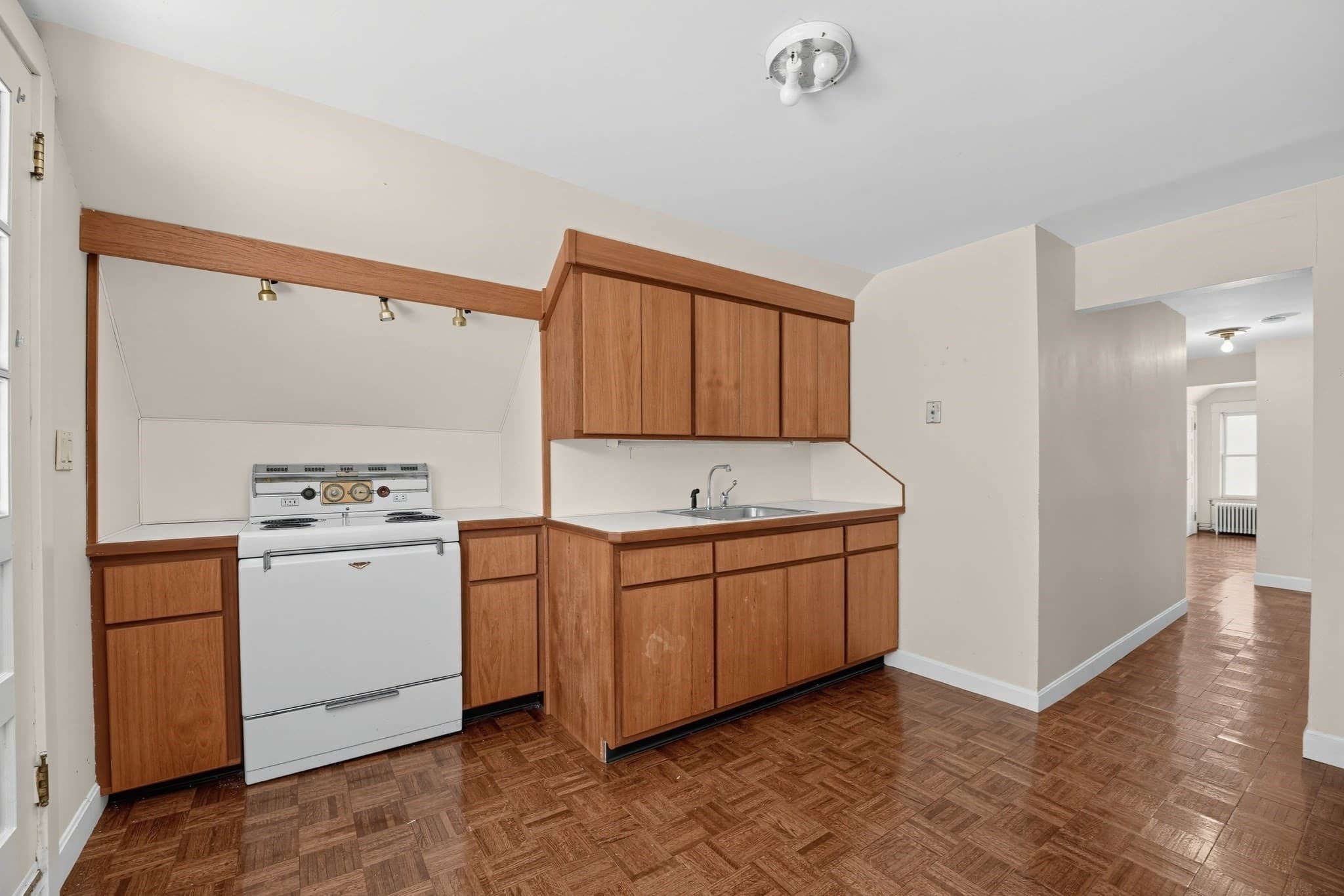 Single Family Residence at 139 Union St, Weymouth MA 02190, photo 11 of 36