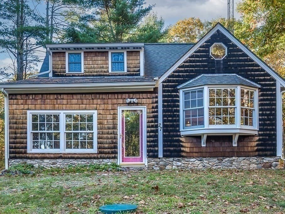 27 Grimes Rd, Hubbardston MA 01452