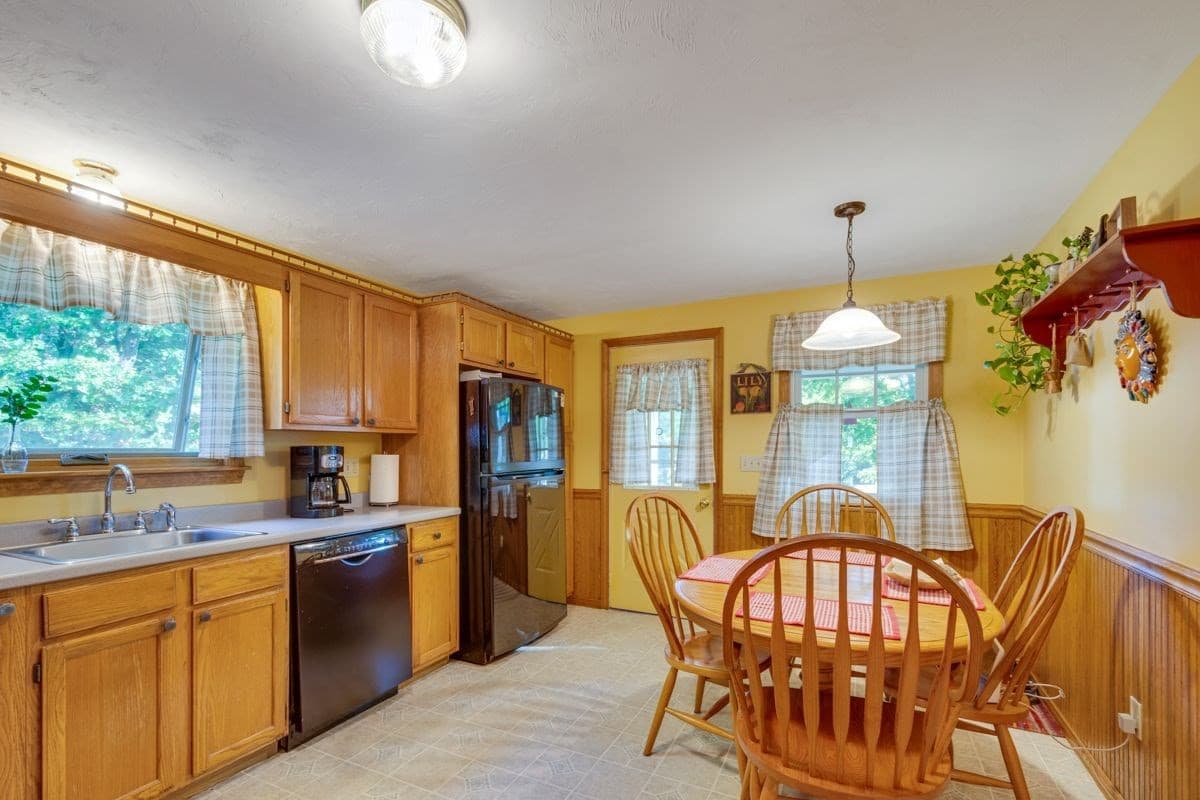 Single Family Residence at 9 Beatty Ln, Easton MA 02375, photo 13 of 34