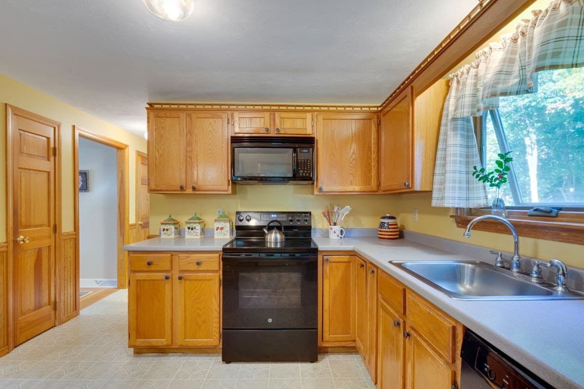 Single Family Residence at 9 Beatty Ln, Easton MA 02375, photo 16 of 34