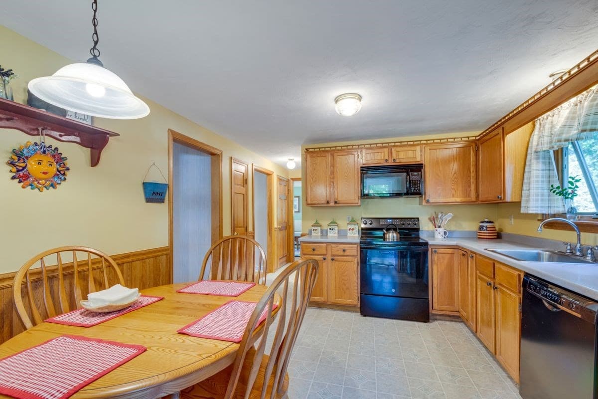 Single Family Residence at 9 Beatty Ln, Easton MA 02375, photo 15 of 34