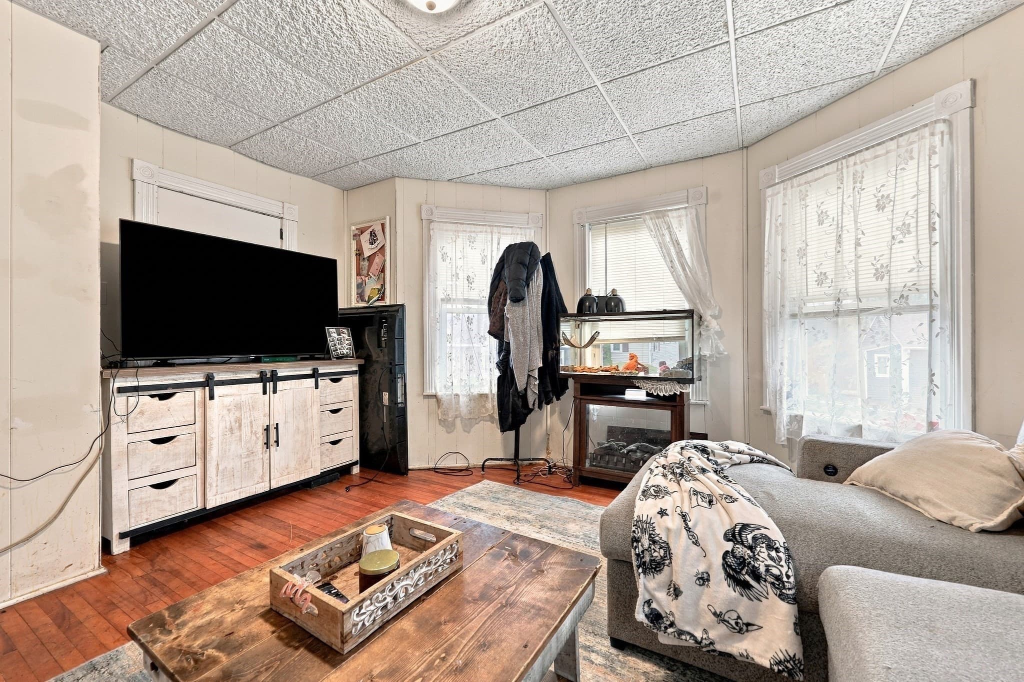 2 Family - 2 Units Up/Down at 9 Mount Avenue, Worcester MA 01606, Worcester, photo 5 of 42