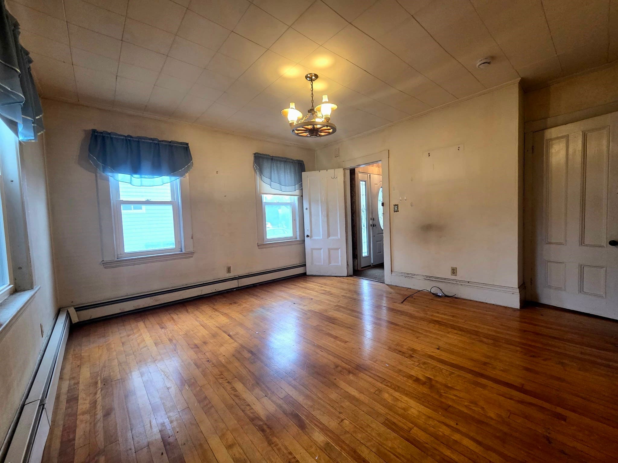 Single Family Residence at 4 Upham St, Salem MA 01970, photo 13 of 38