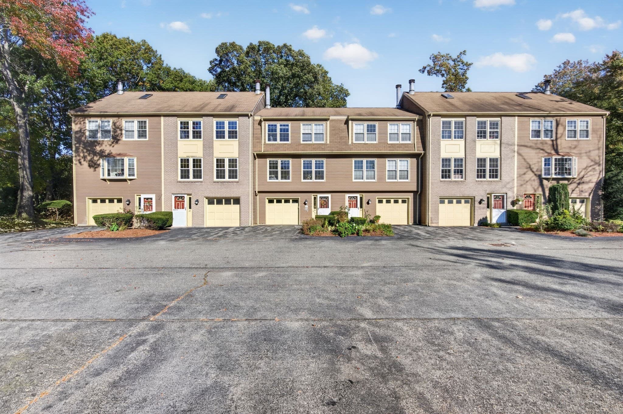 Condominium at 98 Heritage Drive # 98, Tewksbury MA 01876, Tewksbury, photo 2 of 42