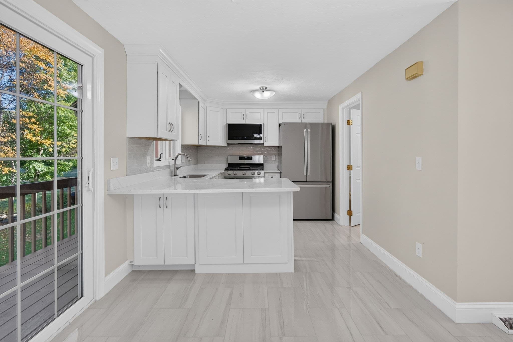 Condominium at 98 Heritage Drive # 98, Tewksbury MA 01876, Tewksbury, photo 13 of 42