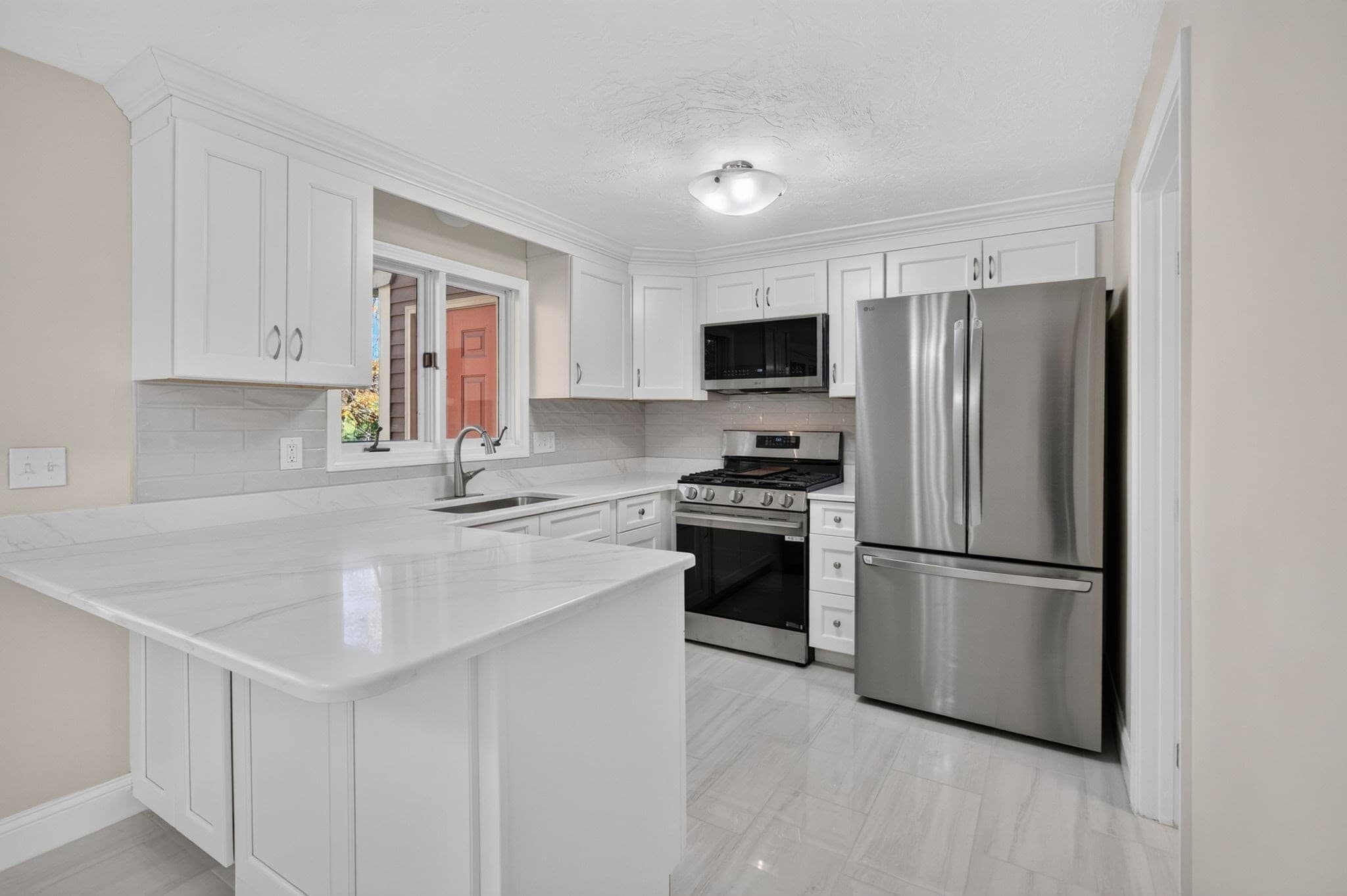 Condominium at 98 Heritage Drive # 98, Tewksbury MA 01876, Tewksbury, photo 12 of 42
