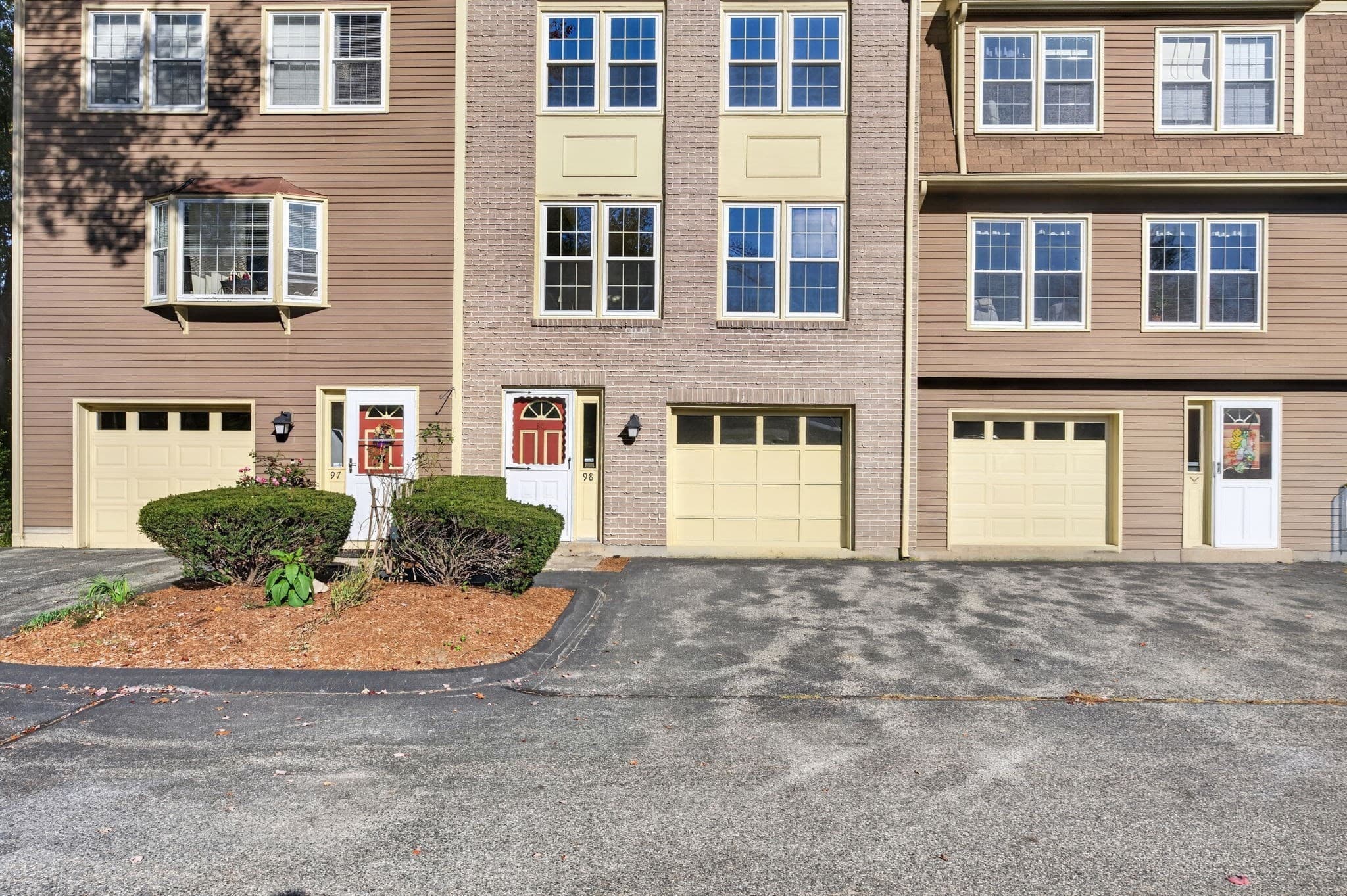 Condominium at 98 Heritage Drive # 98, Tewksbury MA 01876, Tewksbury, photo 3 of 42
