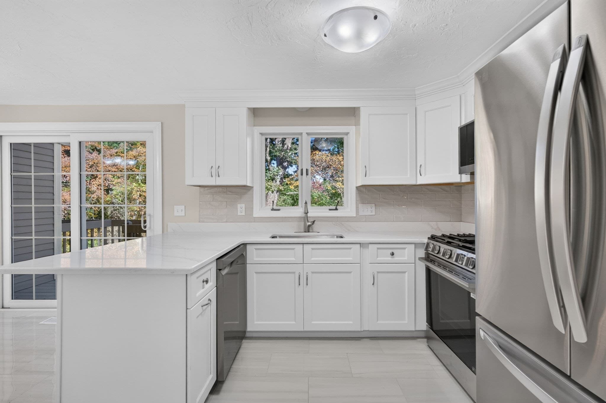 Condominium at 98 Heritage Drive # 98, Tewksbury MA 01876, Tewksbury, photo 11 of 42
