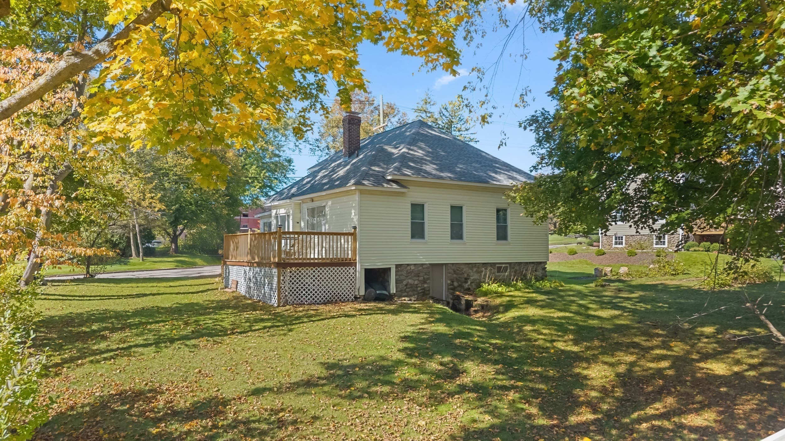 Single Family Residence at 48 Beverly Rd, Worcester MA 01605, photo 32 of 38