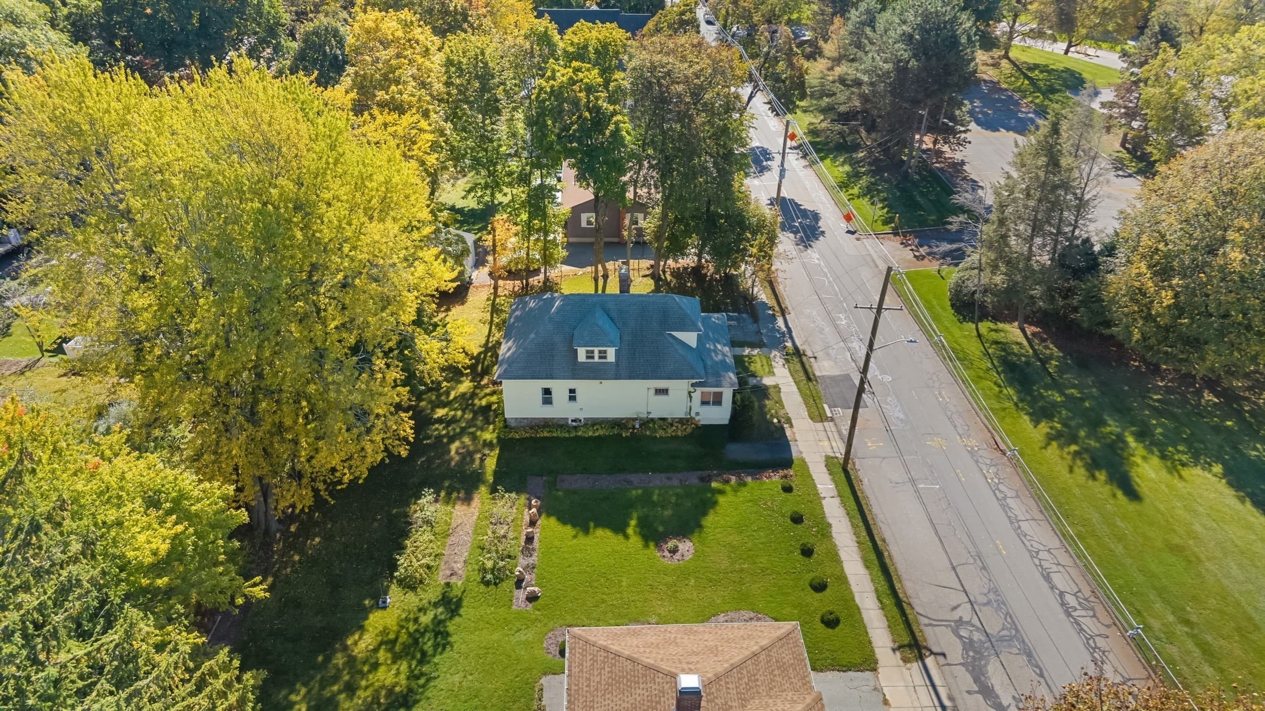Single Family Residence at 48 Beverly Rd, Worcester MA 01605, photo 34 of 38