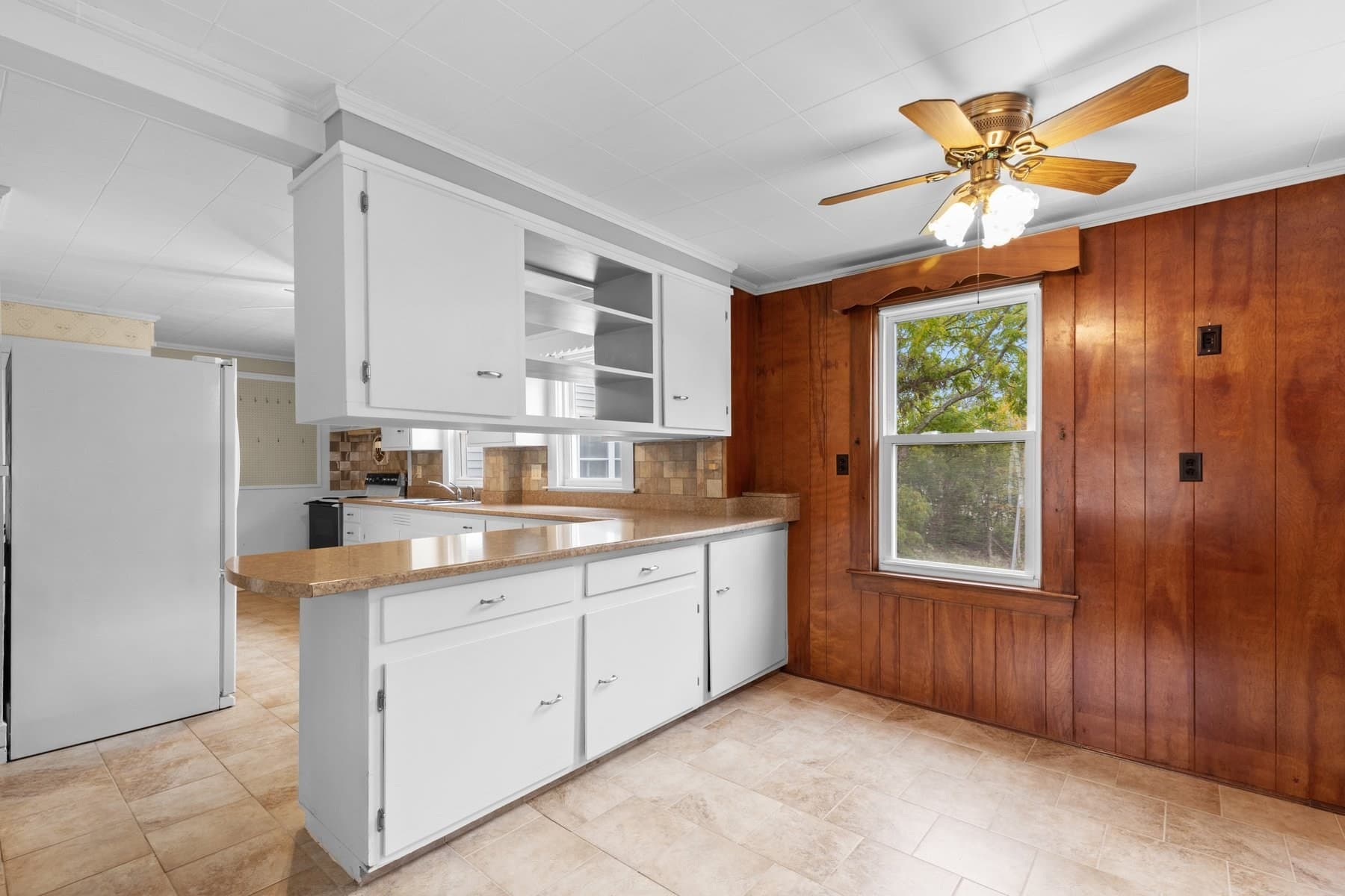 Single Family Residence at 19 Coombs Street, Middleboro MA 02346, photo 6 of 37