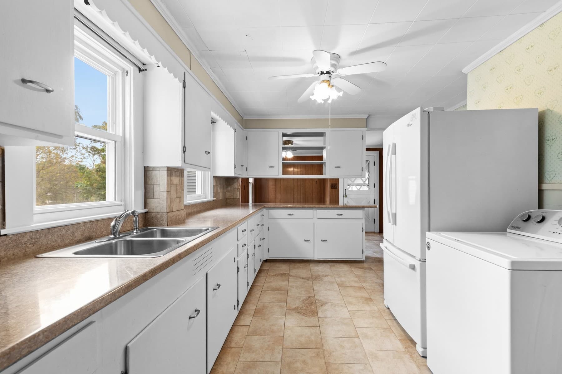Single Family Residence at 19 Coombs Street, Middleboro MA 02346, photo 9 of 37