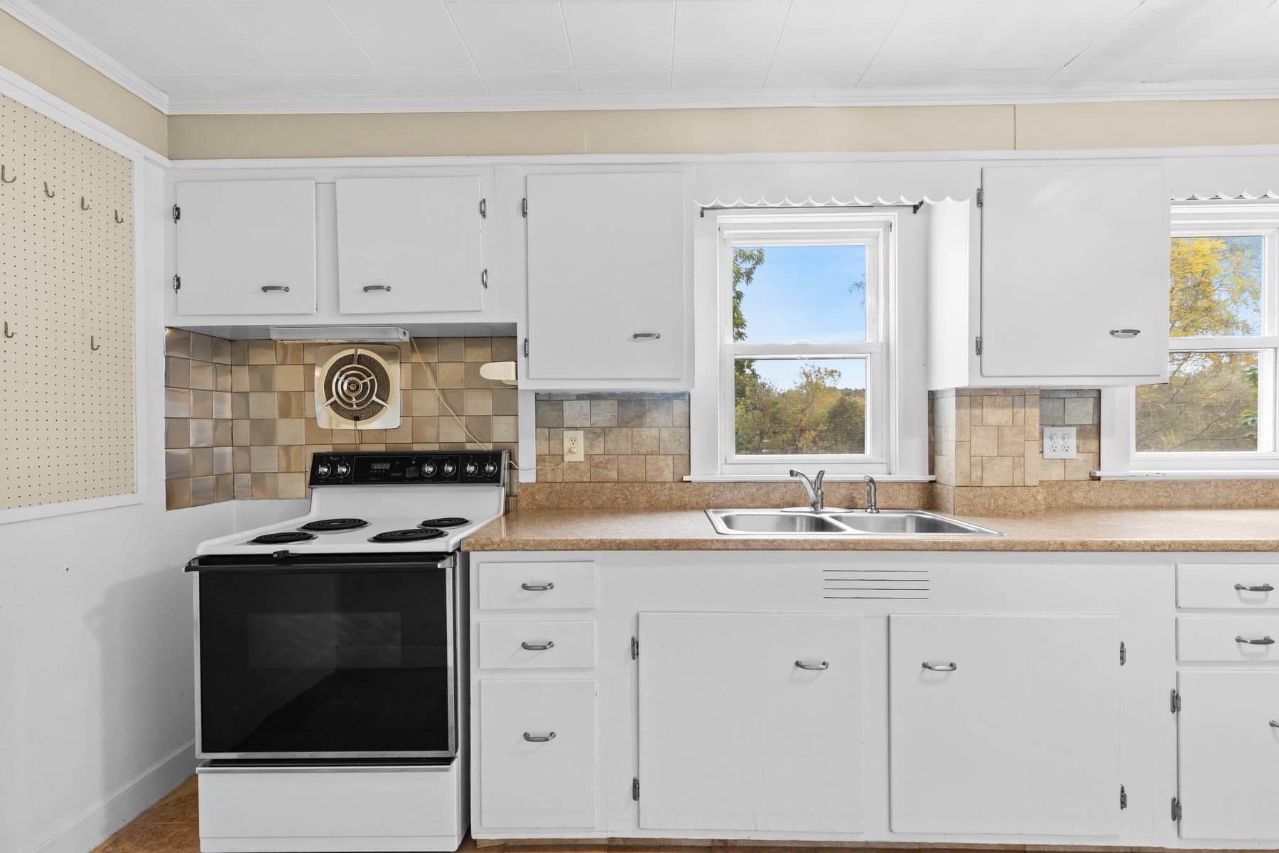 Single Family Residence at 19 Coombs Street, Middleboro MA 02346, photo 8 of 37