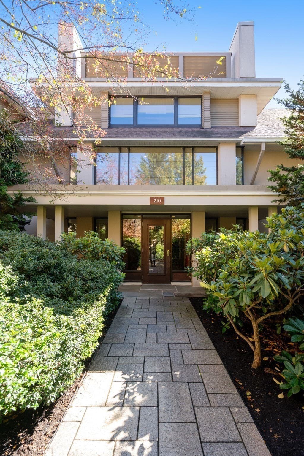 Condominium at 210 Allandale Road # 1C, Boston MA 02467, Boston, photo 2 of 27