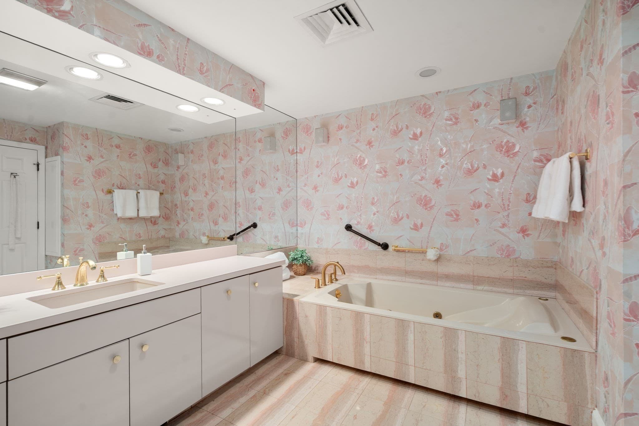 Condominium at 210 Allandale Road # 1C, Boston MA 02467, Boston, photo 18 of 27