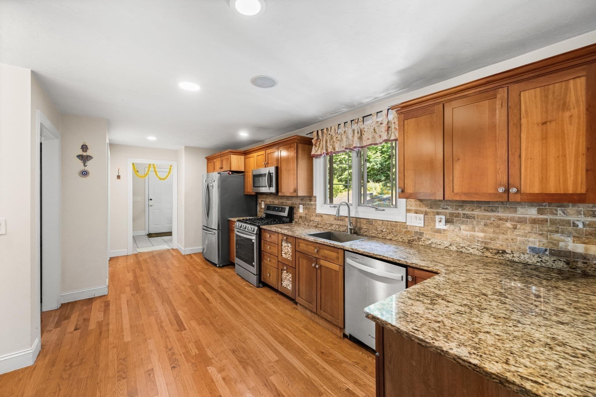 Single Family Residence at 101 Schoolhouse Ln, Boxborough MA 01719, photo 13 of 38