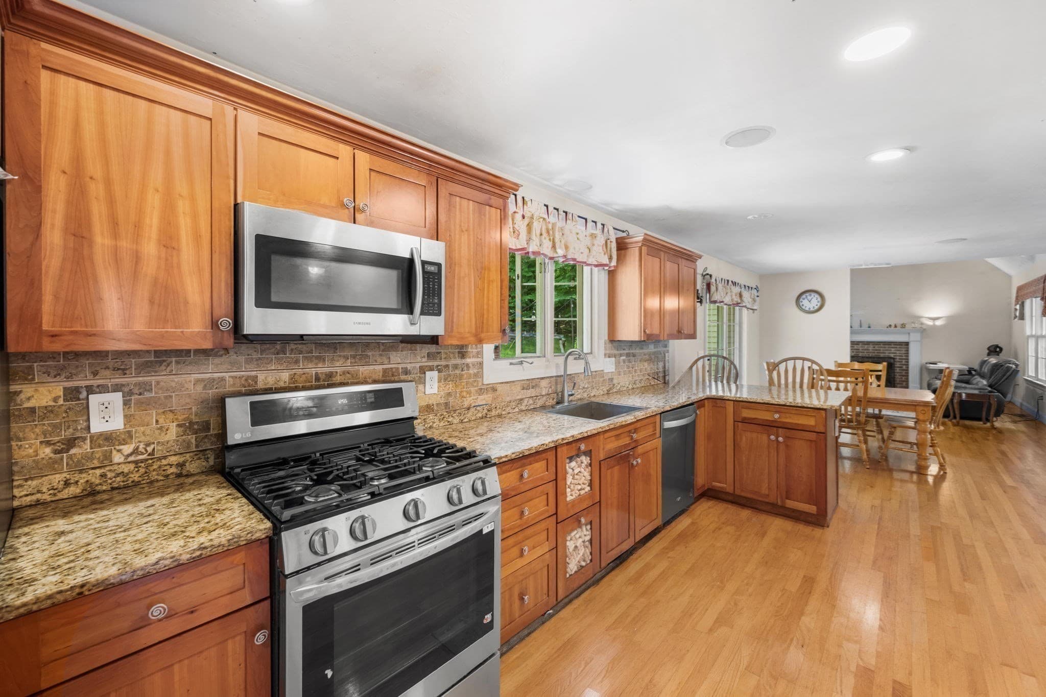 Single Family Residence at 101 Schoolhouse Ln, Boxborough MA 01719, photo 12 of 38