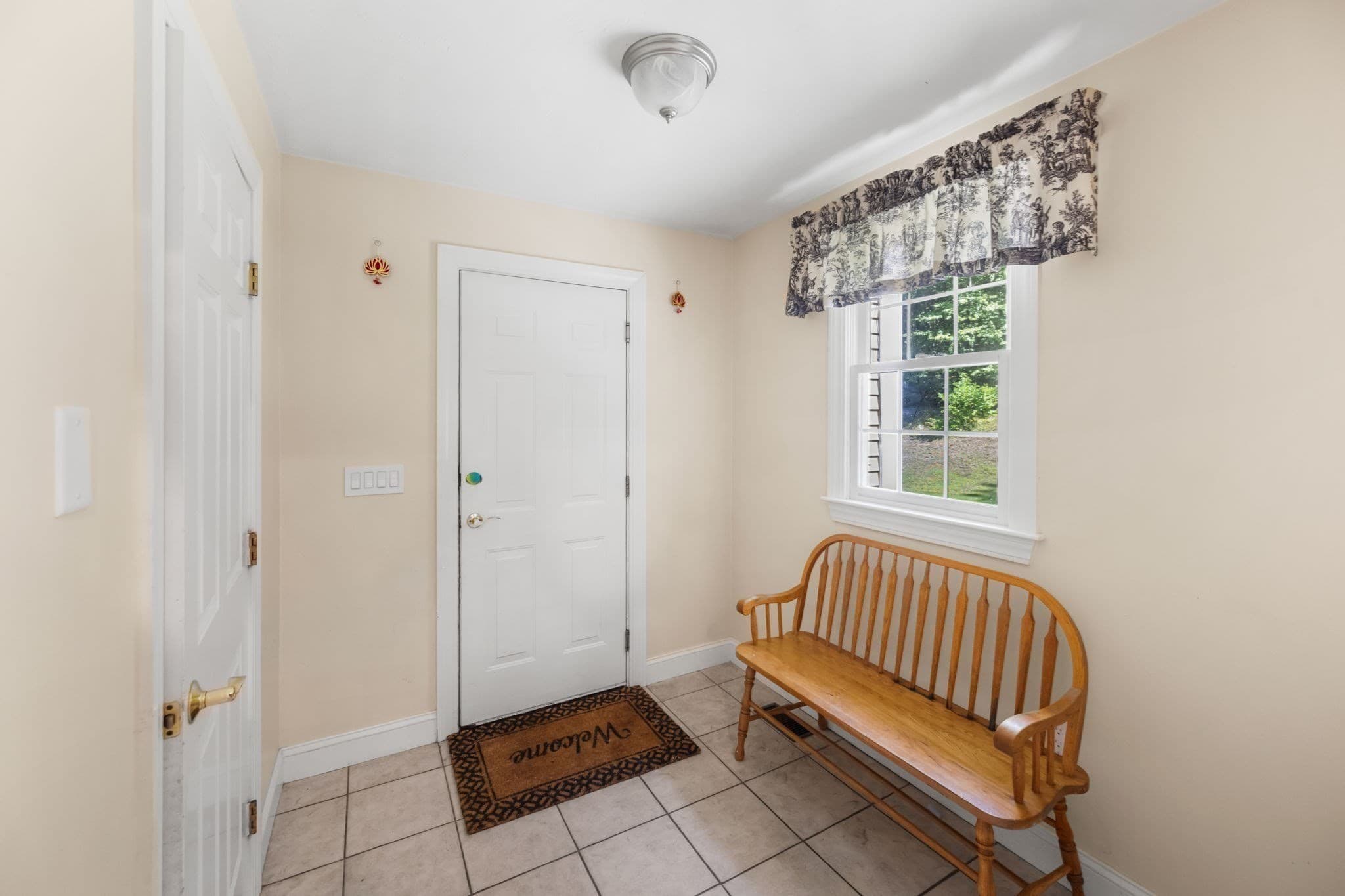 Single Family Residence at 101 Schoolhouse Ln, Boxborough MA 01719, photo 9 of 38
