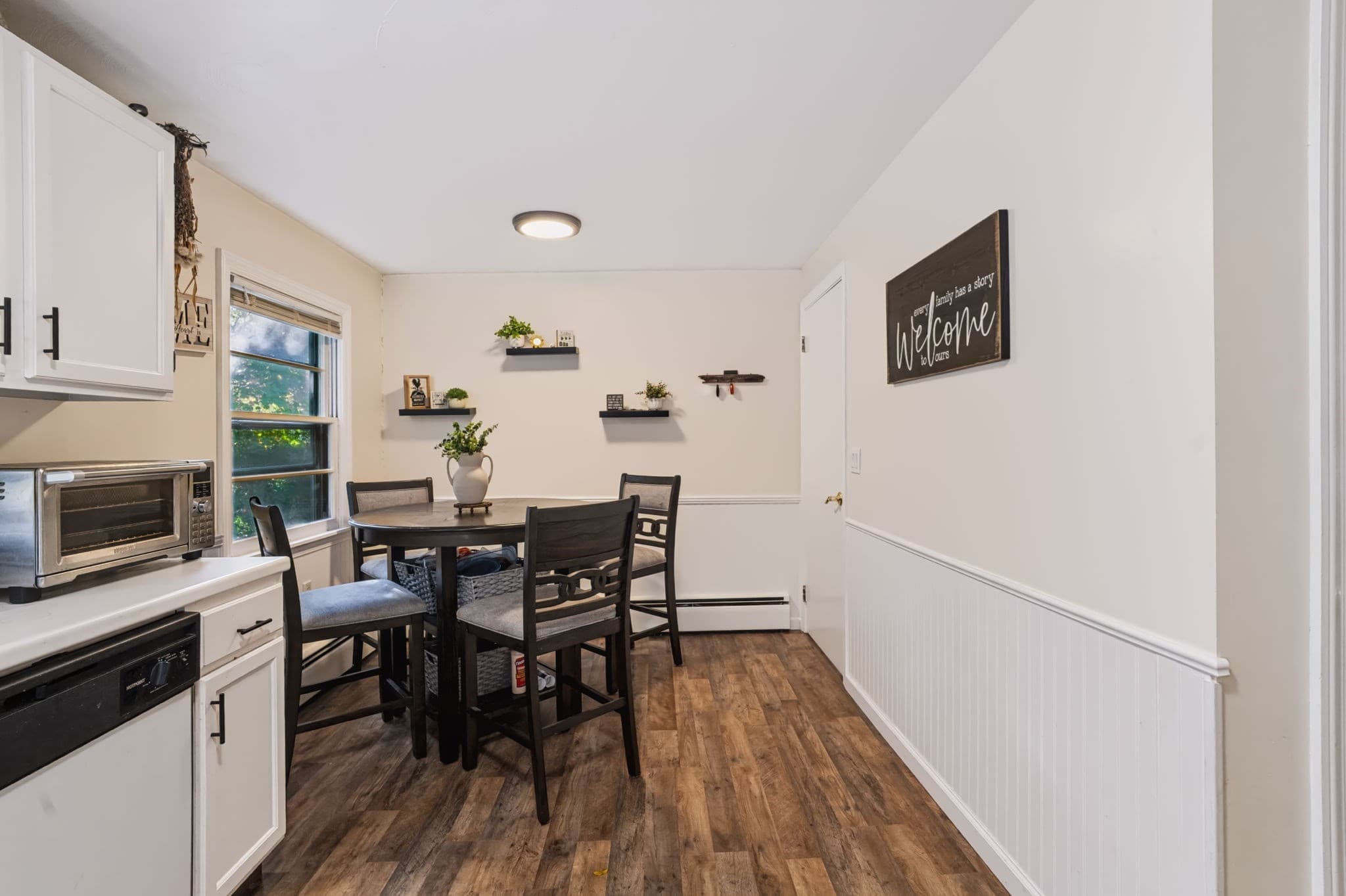 Single Family Residence at 119 Bacon Rd, Springfield MA 01119, photo 6 of 28