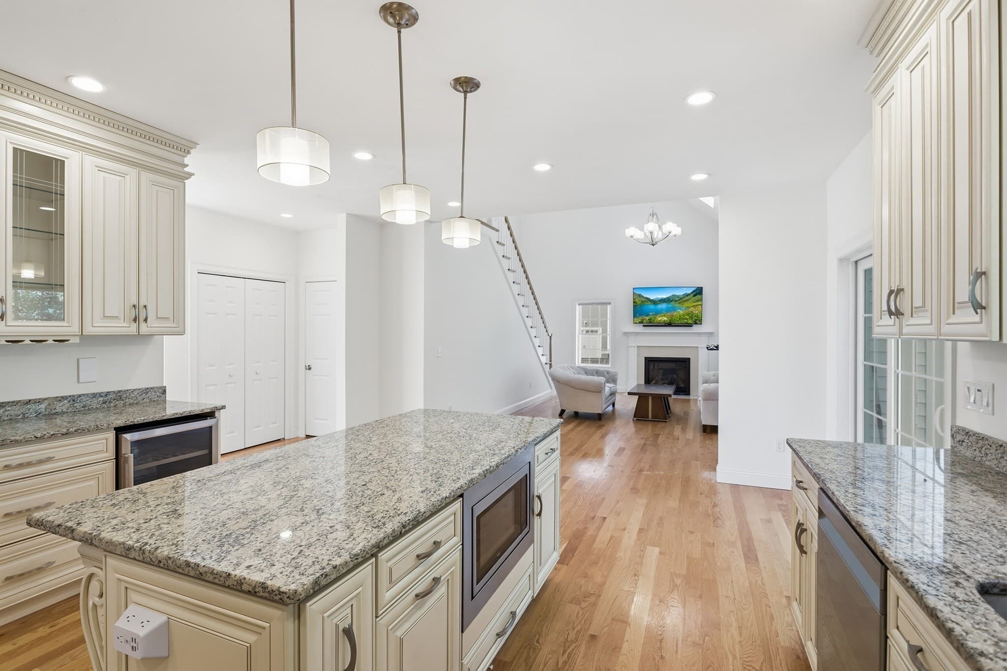 Single Family Residence at 27 Mcintosh Ln, Littleton MA 01460, photo 5 of 41