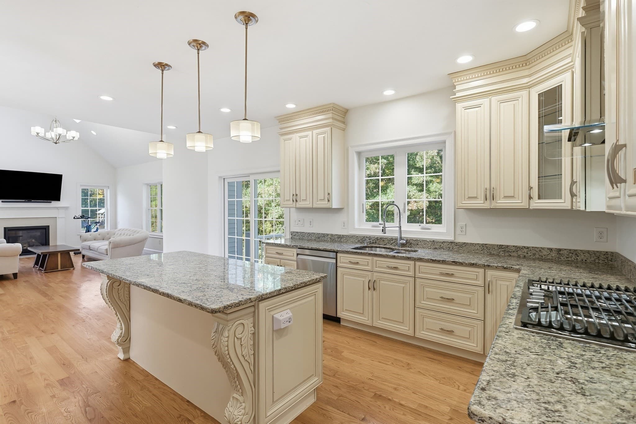 Single Family Residence at 27 Mcintosh Ln, Littleton MA 01460, photo 9 of 41