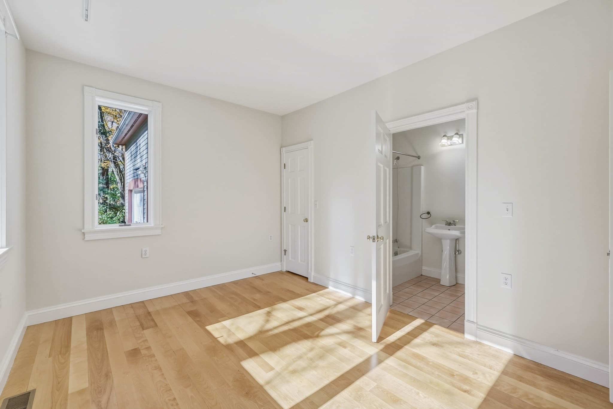 Single Family Residence at 521 Old Farm Rd, Amherst MA 01002, photo 20 of 40