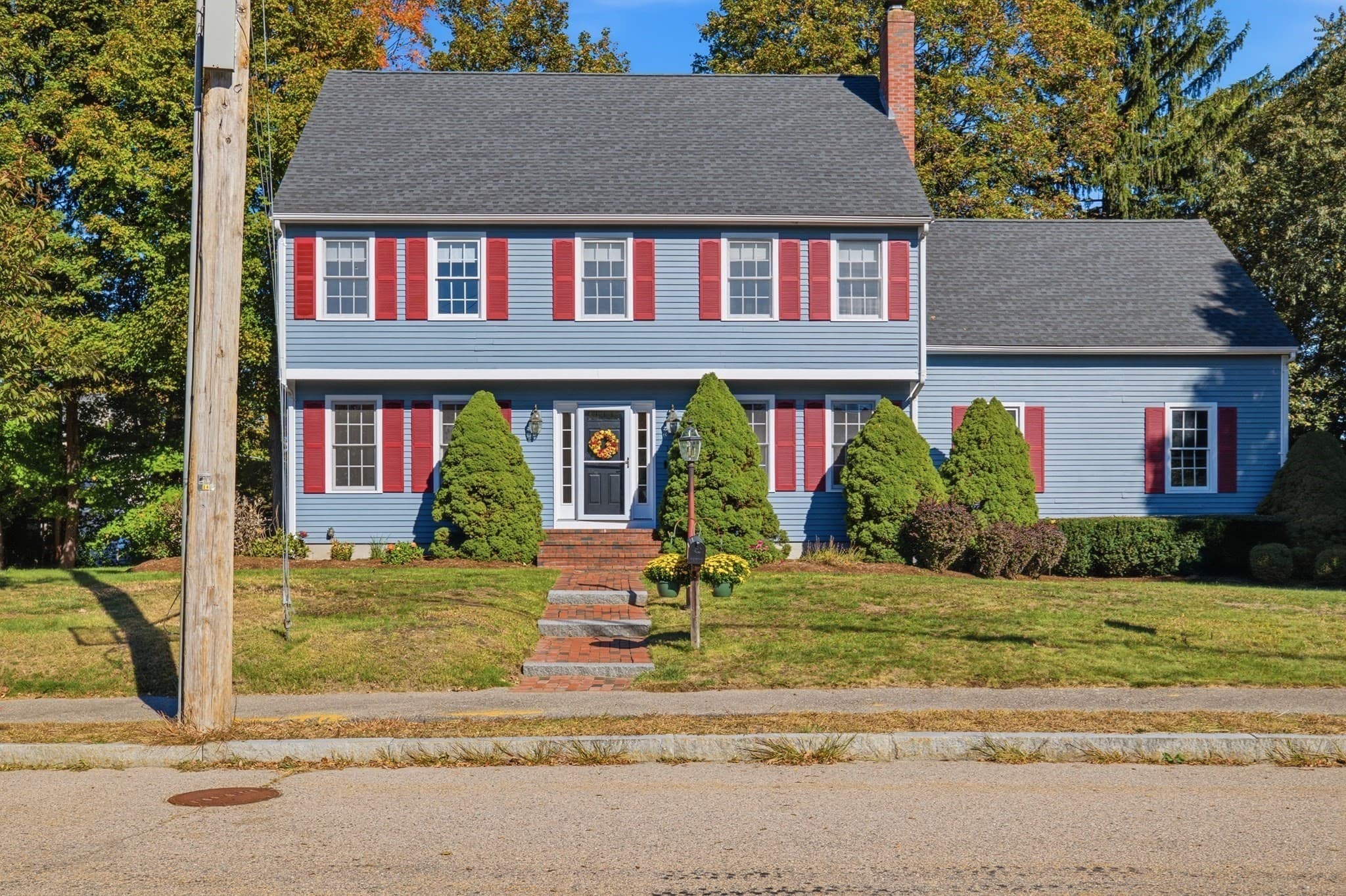 Single Family Residence at 160 Saunders Rd, Norwood MA 02062, photo 2 of 41