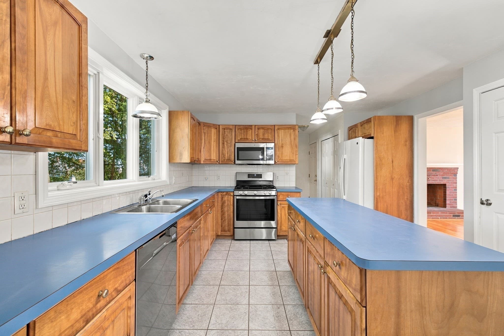 Single Family Residence at 160 Saunders Rd, Norwood MA 02062, photo 13 of 41