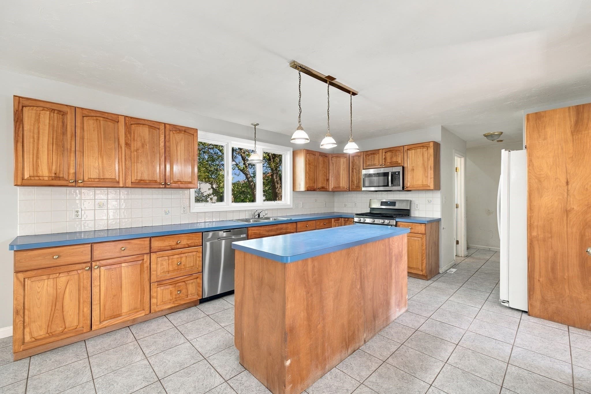 Single Family Residence at 160 Saunders Rd, Norwood MA 02062, photo 17 of 41