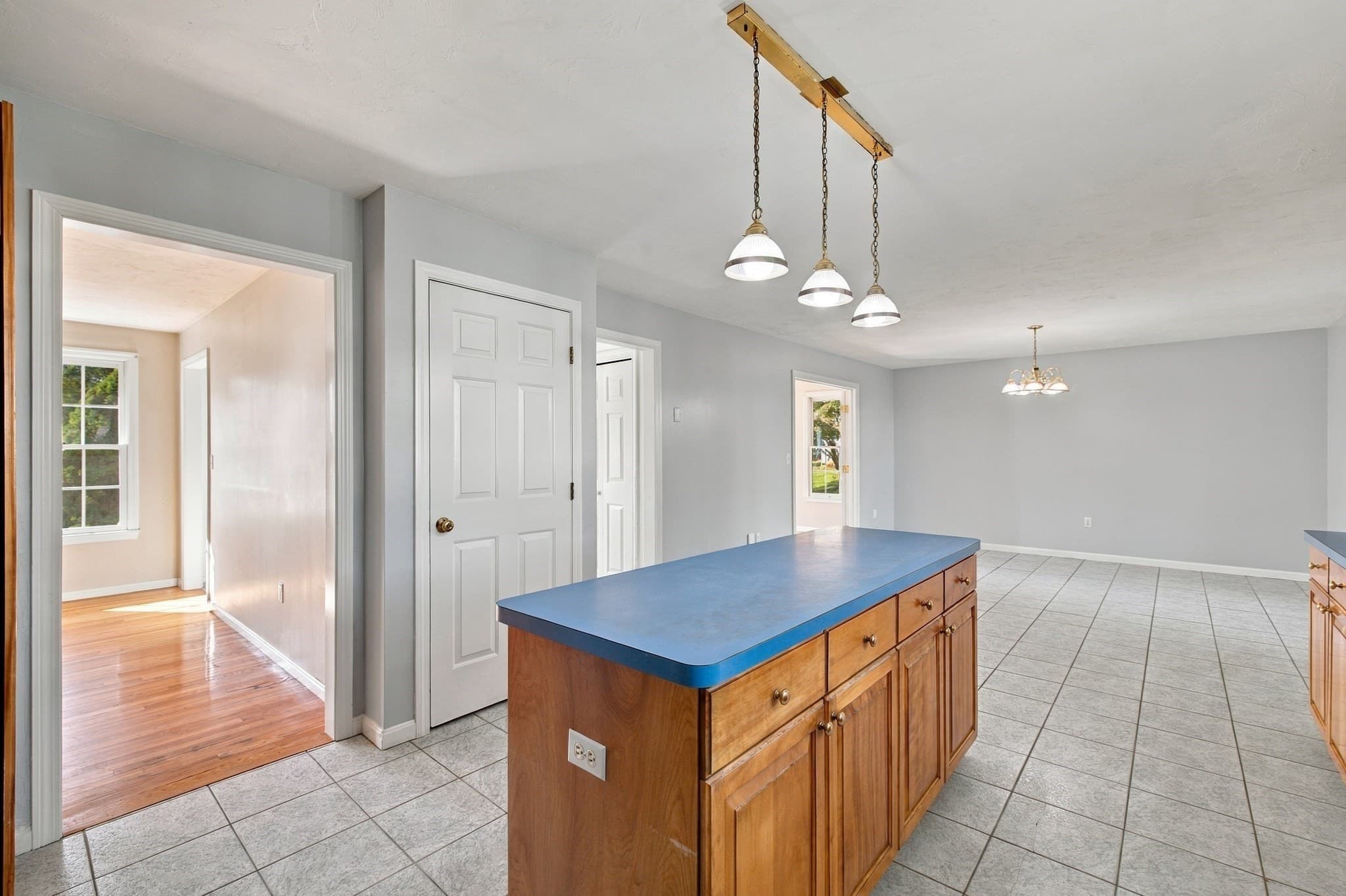 Single Family Residence at 160 Saunders Rd, Norwood MA 02062, photo 16 of 41