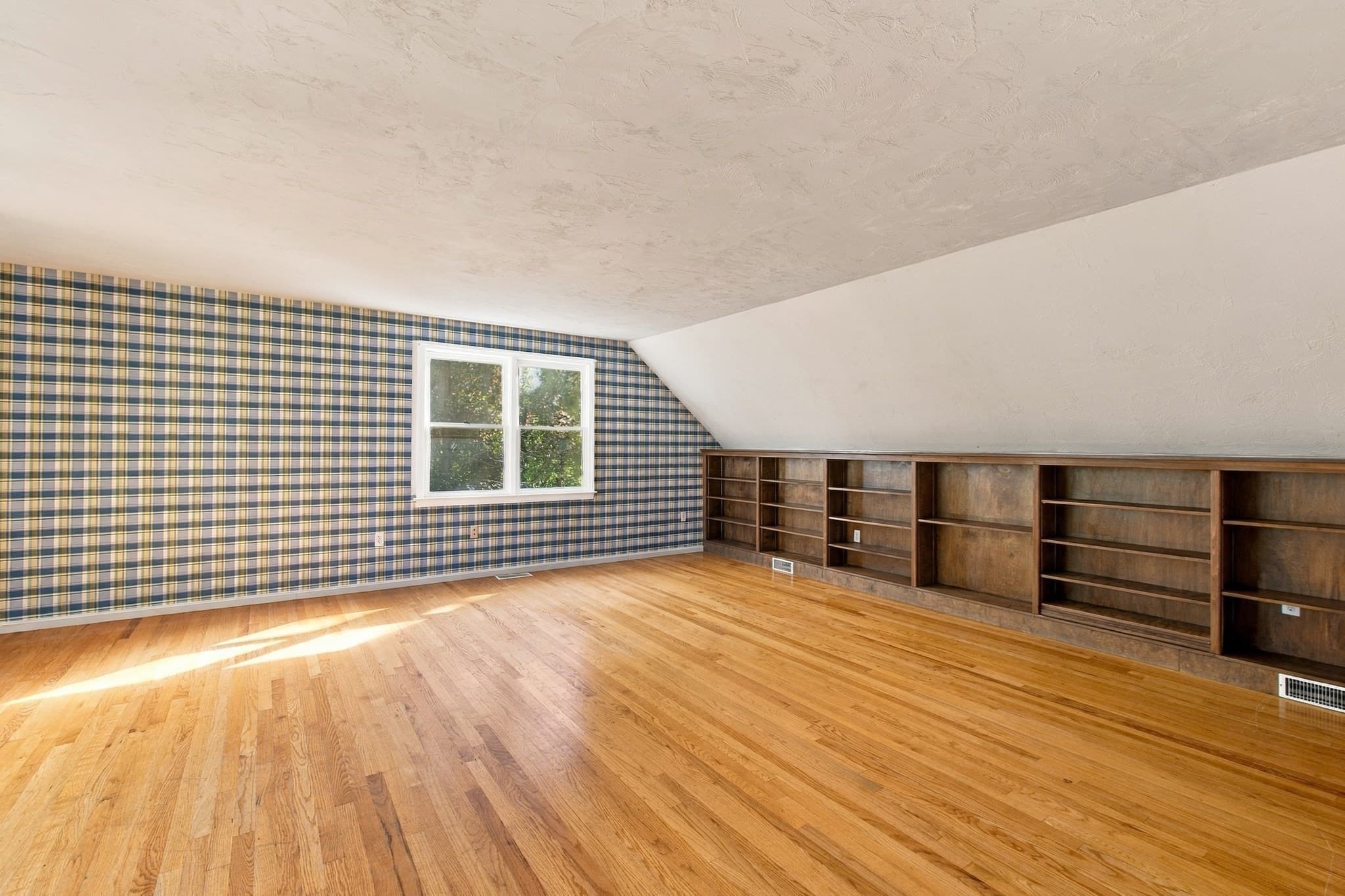 Single Family Residence at 160 Saunders Rd, Norwood MA 02062, photo 32 of 41