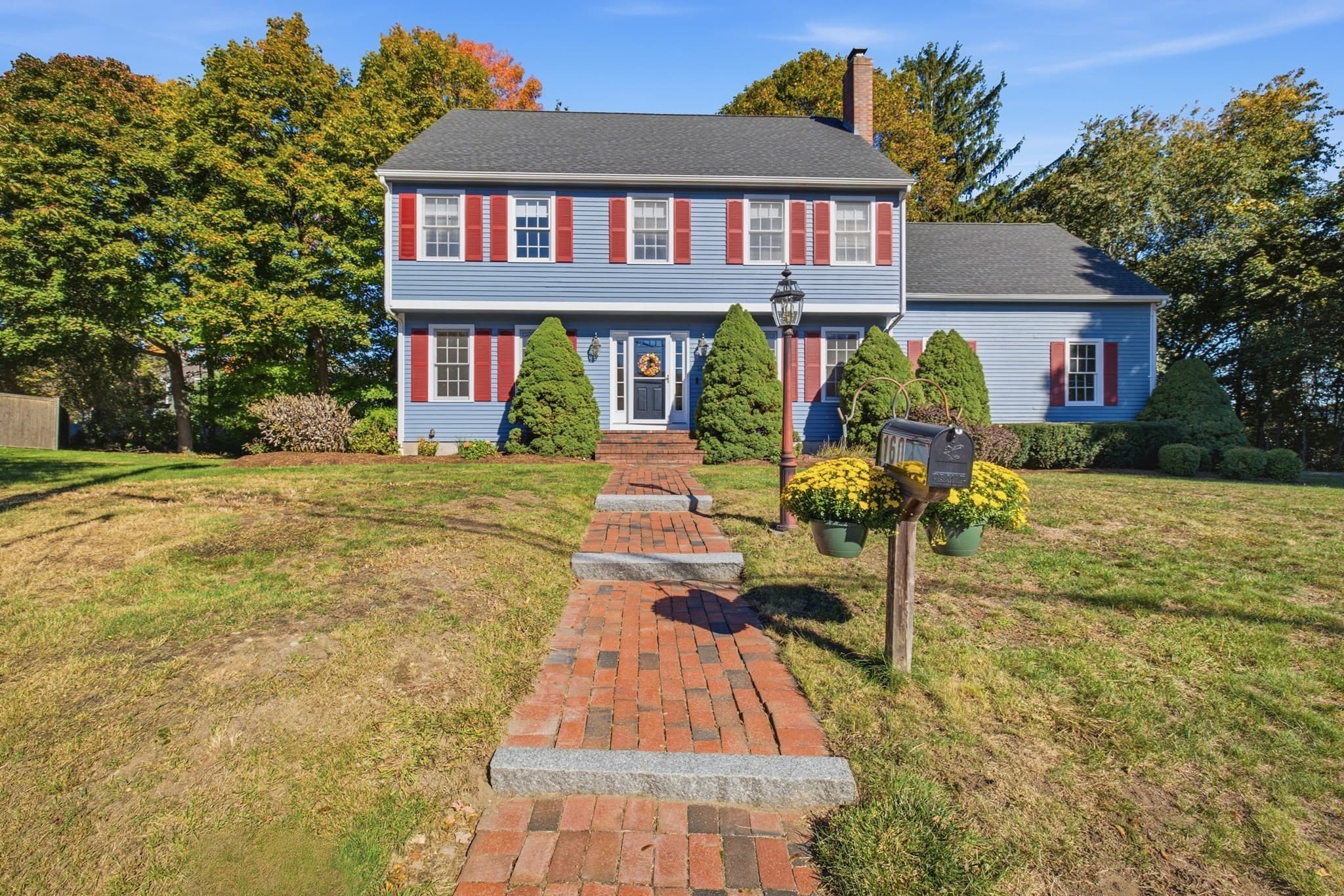 160 Saunders Rd, Norwood MA 02062
