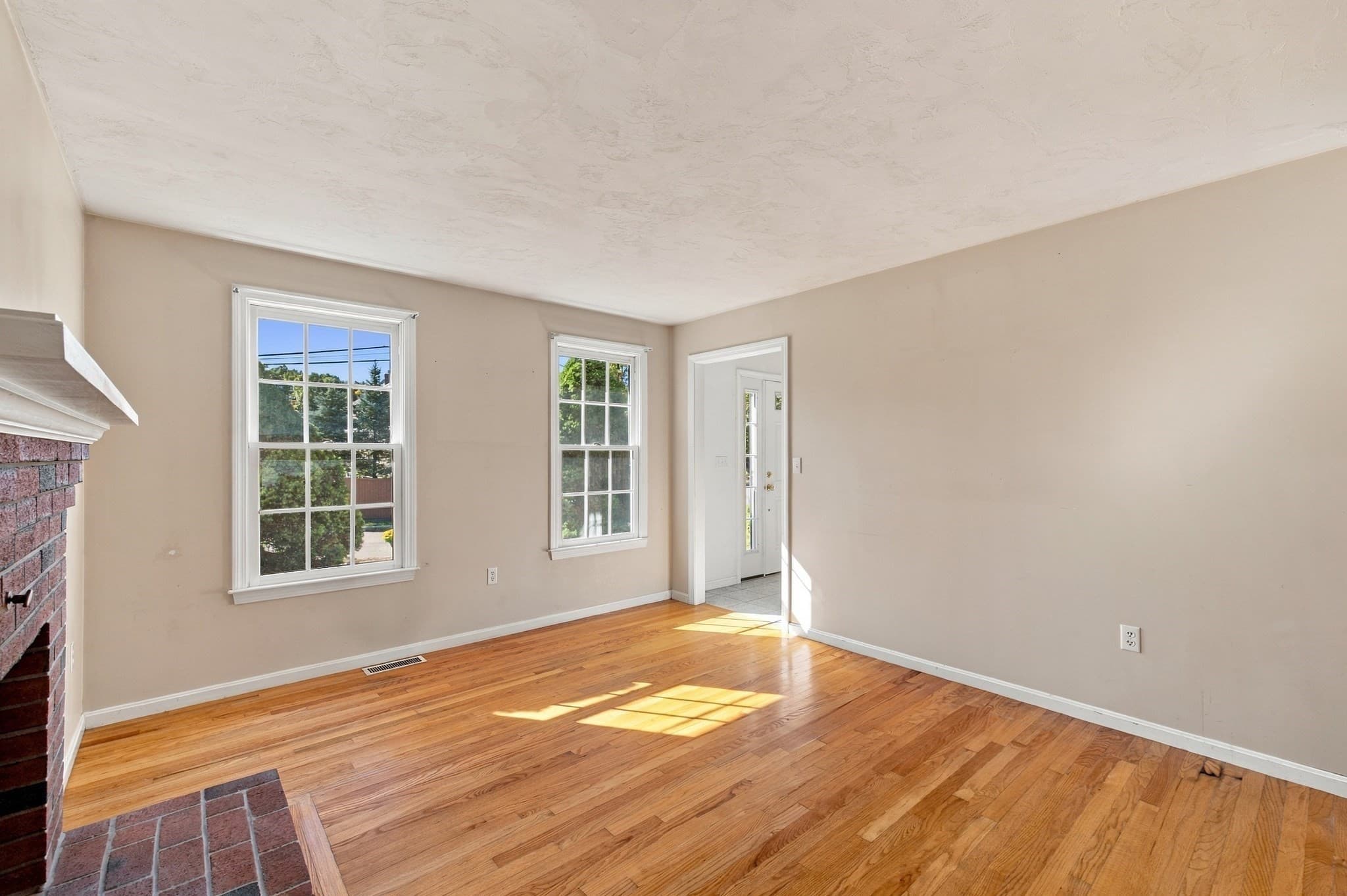 Single Family Residence at 160 Saunders Rd, Norwood MA 02062, photo 10 of 41