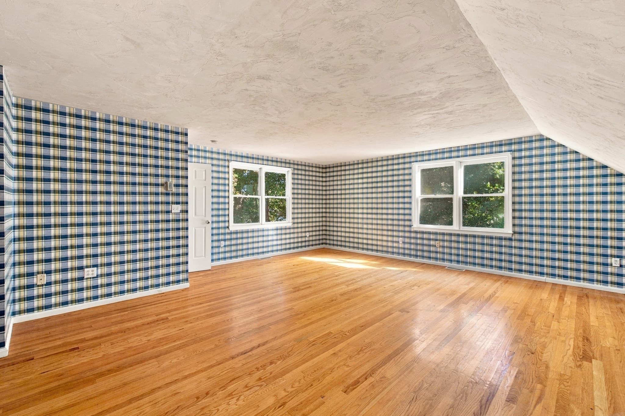 Single Family Residence at 160 Saunders Rd, Norwood MA 02062, photo 33 of 41