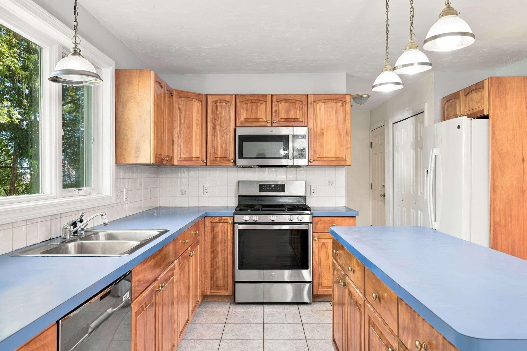 Single Family Residence at 160 Saunders Rd, Norwood MA 02062, photo 14 of 41