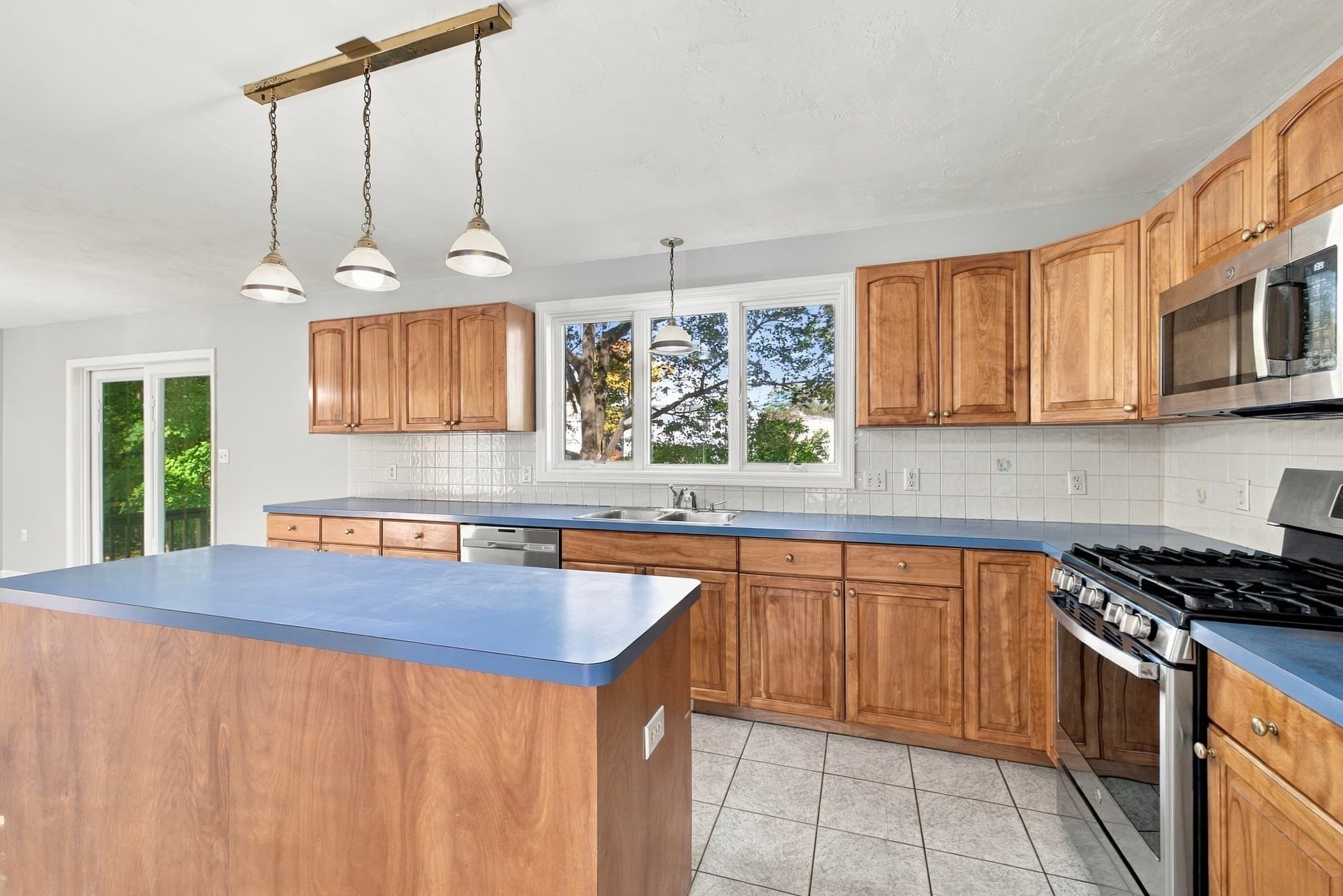 Single Family Residence at 160 Saunders Rd, Norwood MA 02062, photo 18 of 41