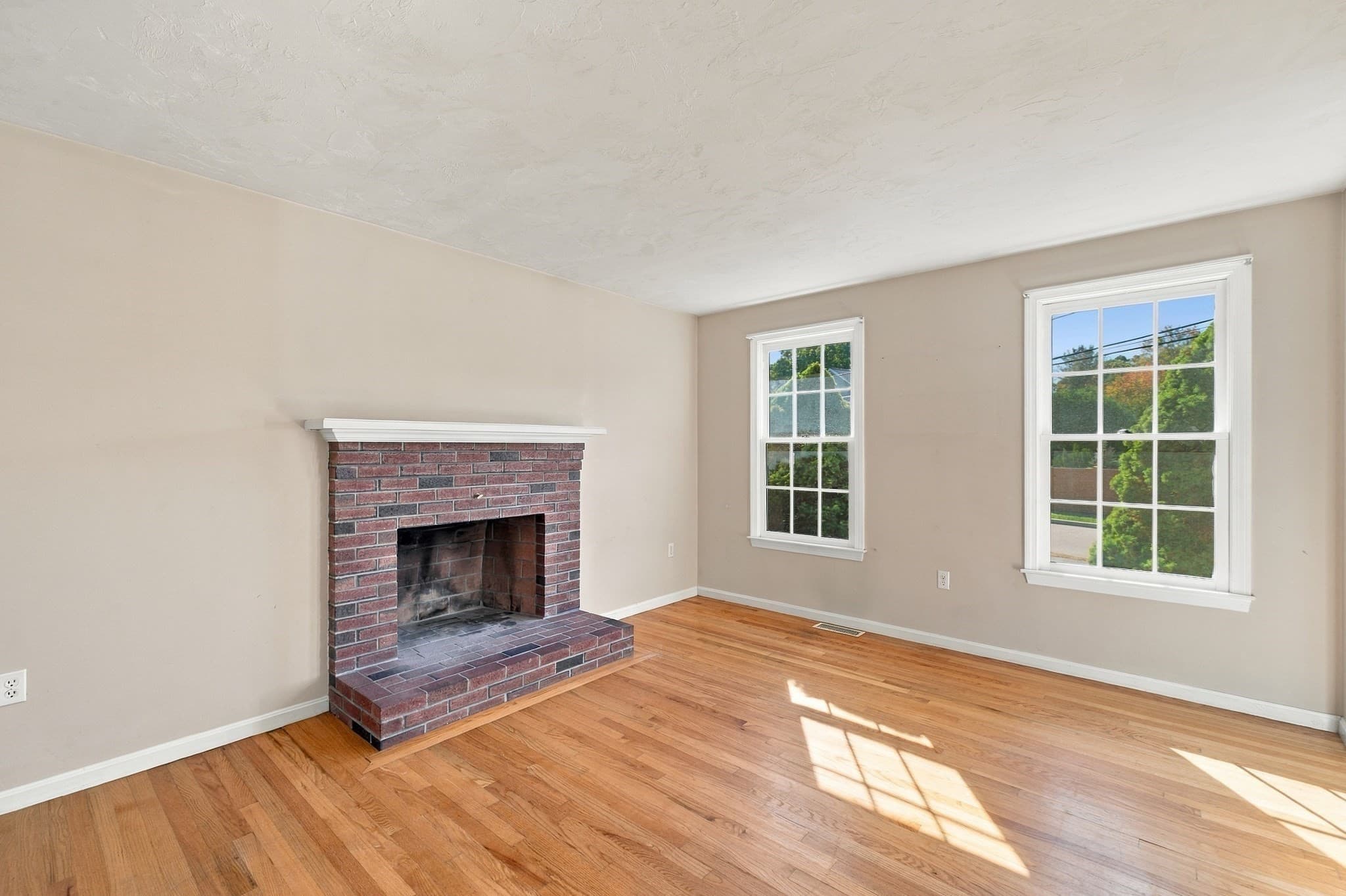 Single Family Residence at 160 Saunders Rd, Norwood MA 02062, photo 11 of 41